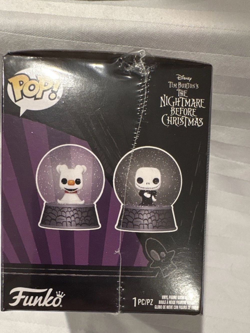 Funko Pop! Oogie Boogie Green with Red Accent Snow Globe - Picture 2 of 6